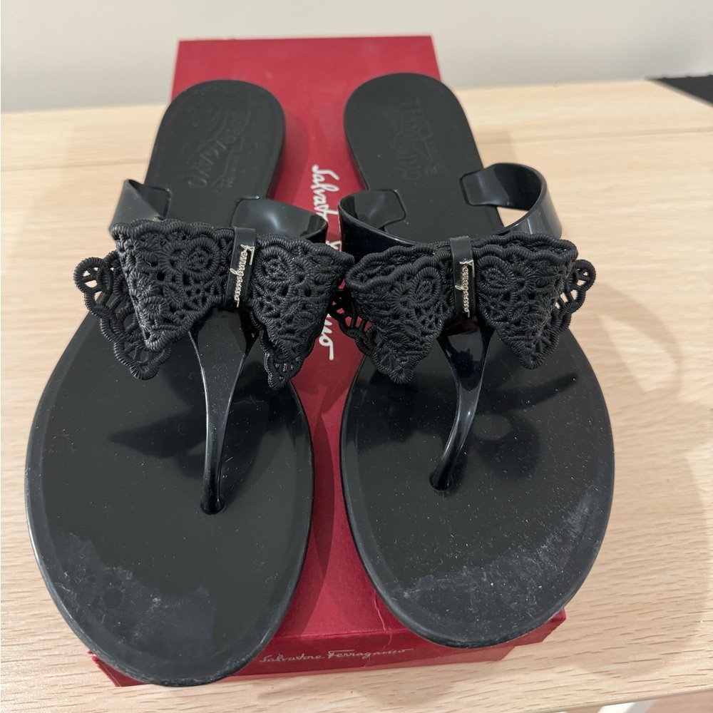 Salvador Ferragamo, Stylish Black Sandals with Bow Detail